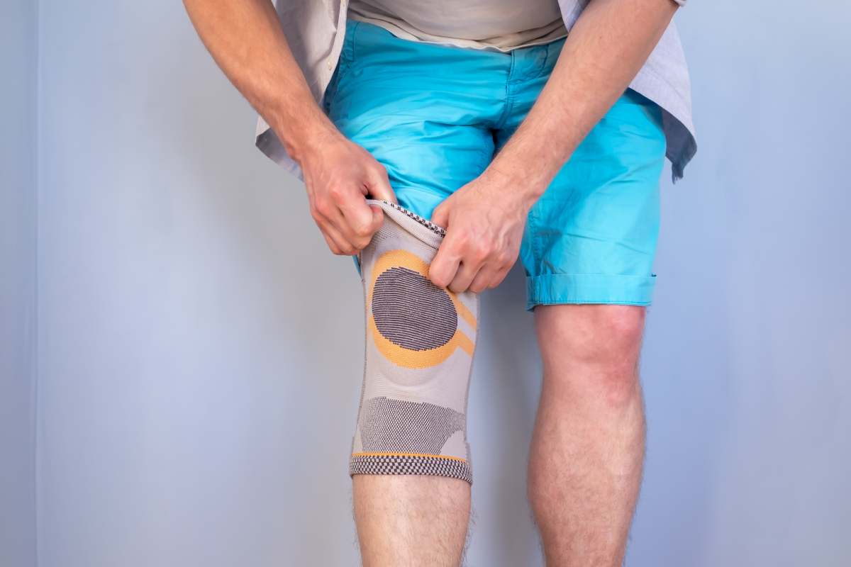 What exactly is a knee compression sleeve and How does it work?